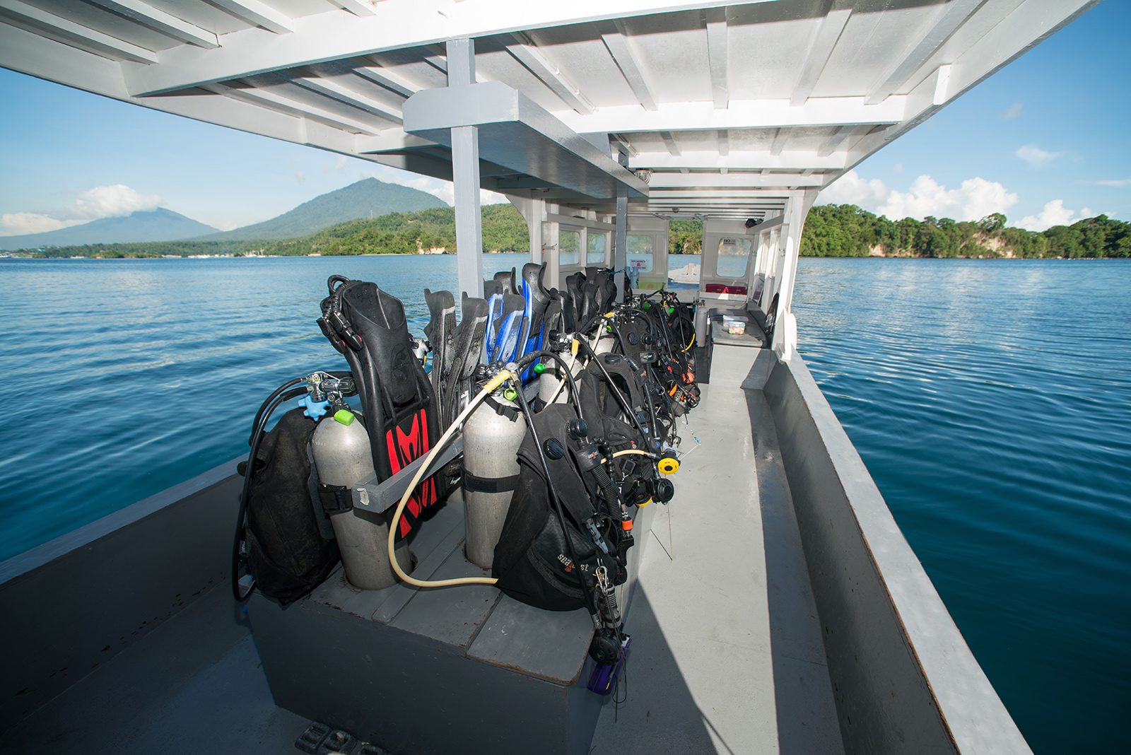 Lembeh Resort dive boat